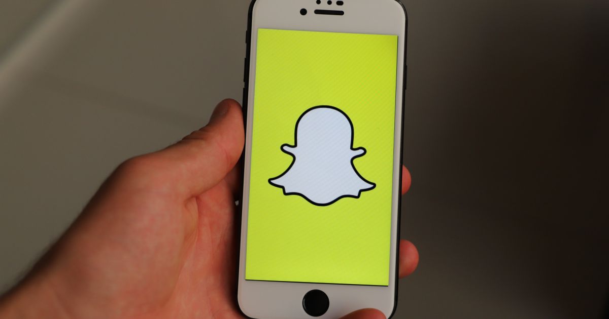Brüssel ermittelt gegen Snapchat und Pornoseiten wegen Jugendschutz-Verstößen